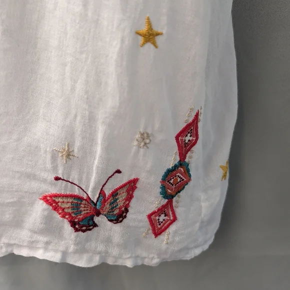 Johnny Was White Embroidered Floral Tank Top with Multicolor Accents - Picture 4 of 11